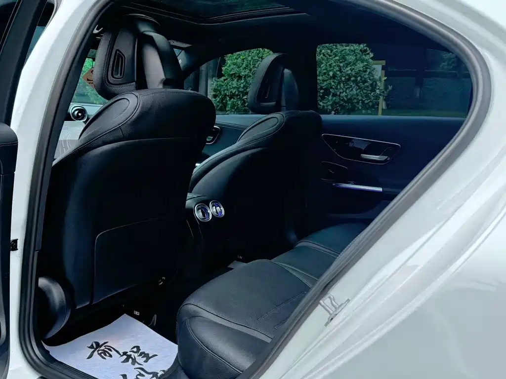 Mercedes-Benz C-Class — миниатюра 6