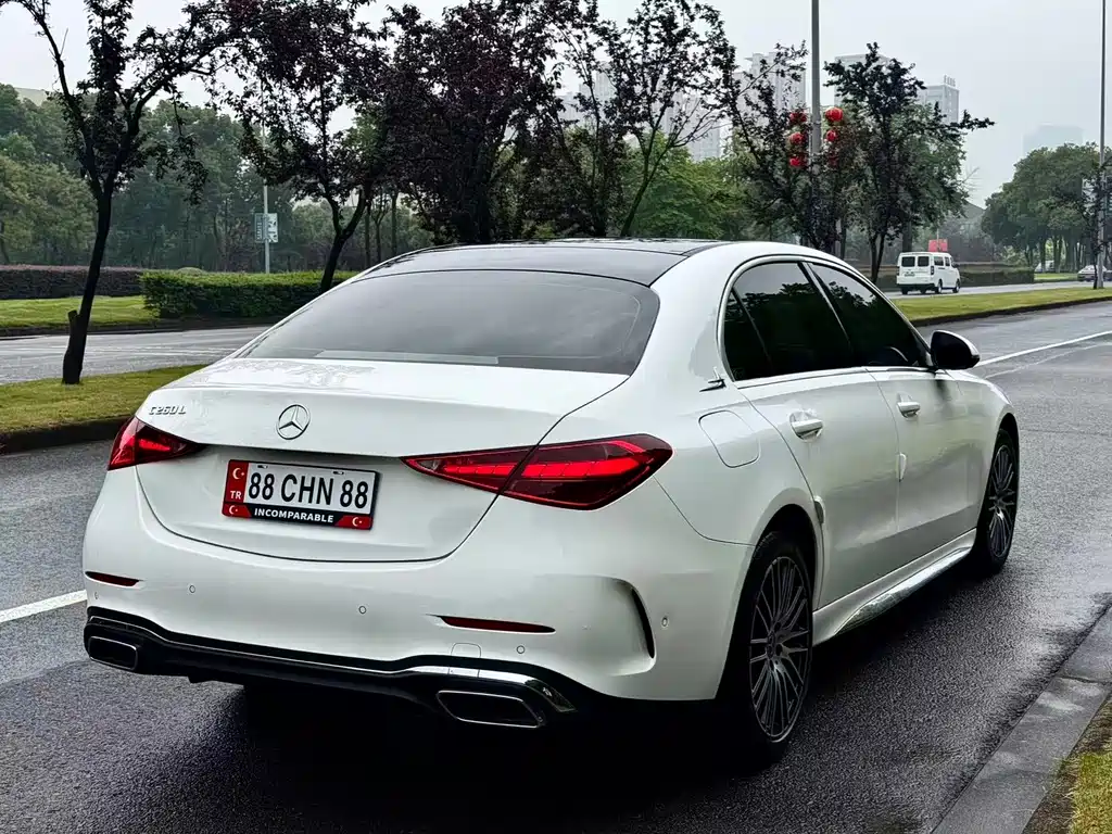 Mercedes-Benz C-Class — миниатюра 11