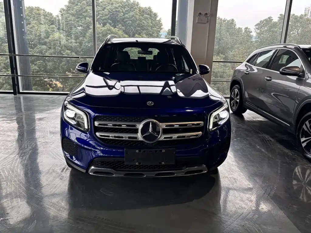 MERCEDES-BENZ GLB