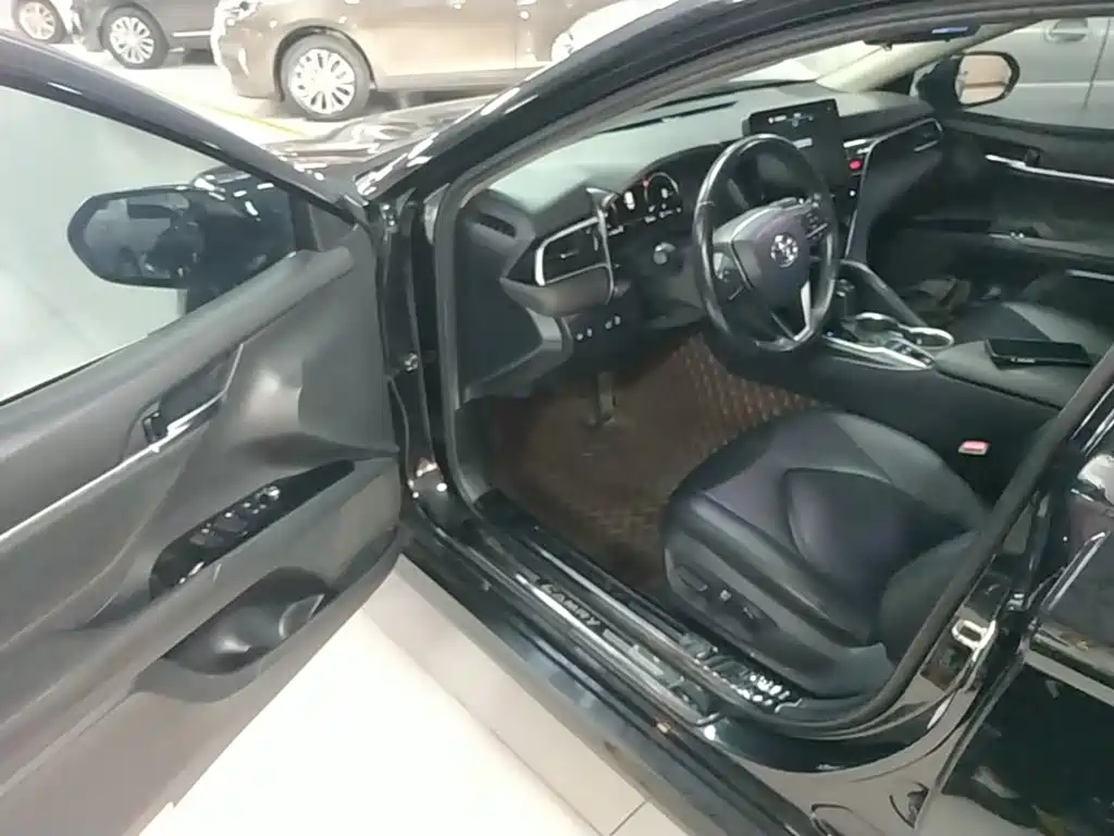 Toyota Camry — миниатюра 16