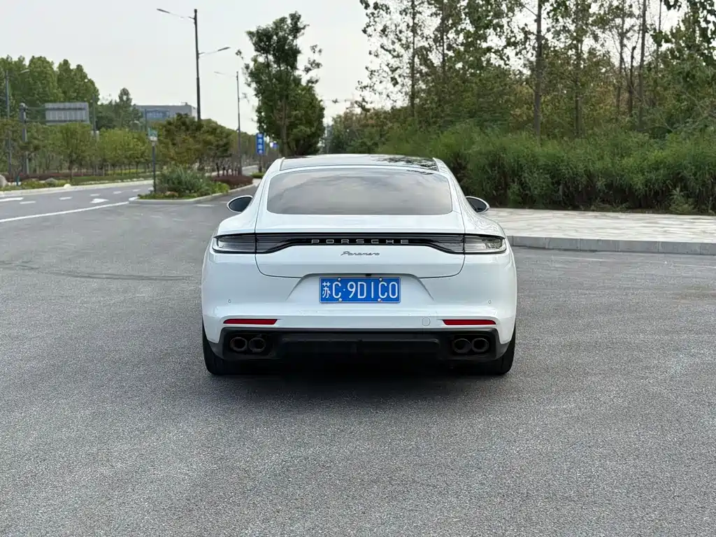 PORSCHE PANAMERA