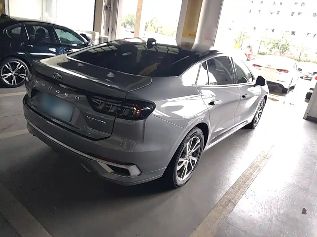 Ford Mondeo — миниатюра 7