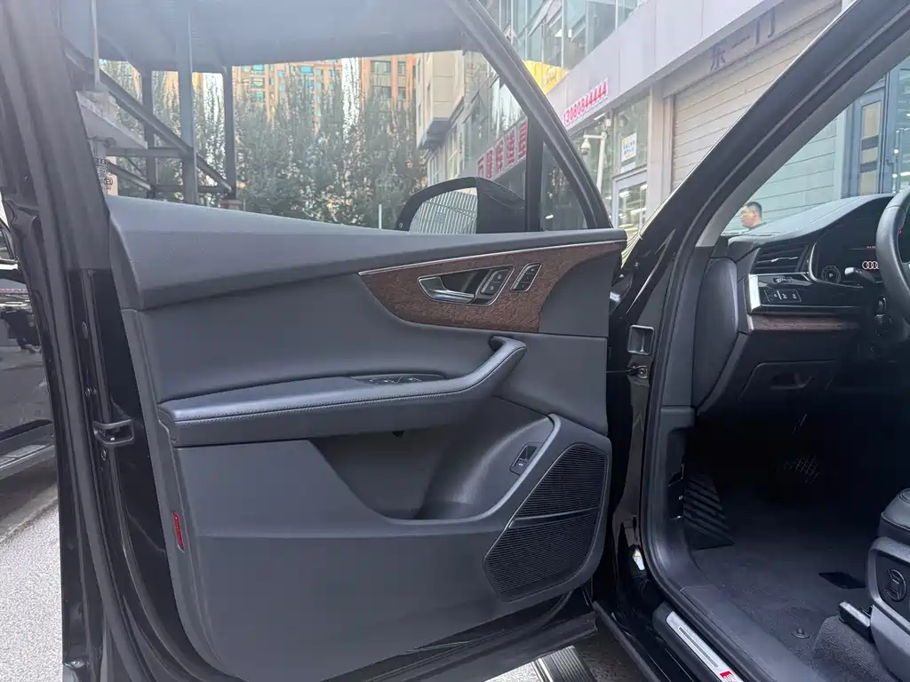 Audi Q7 — миниатюра 6
