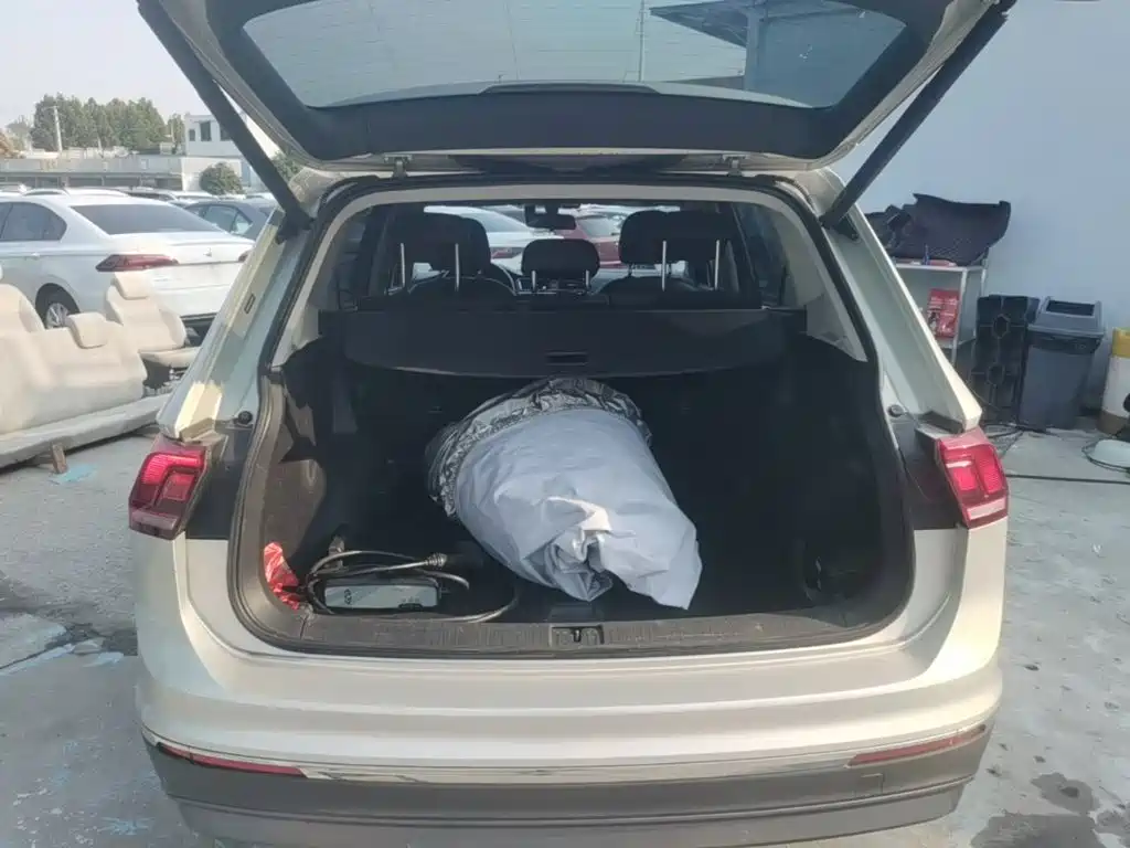 Volkswagen Tiguan L — миниатюра 19