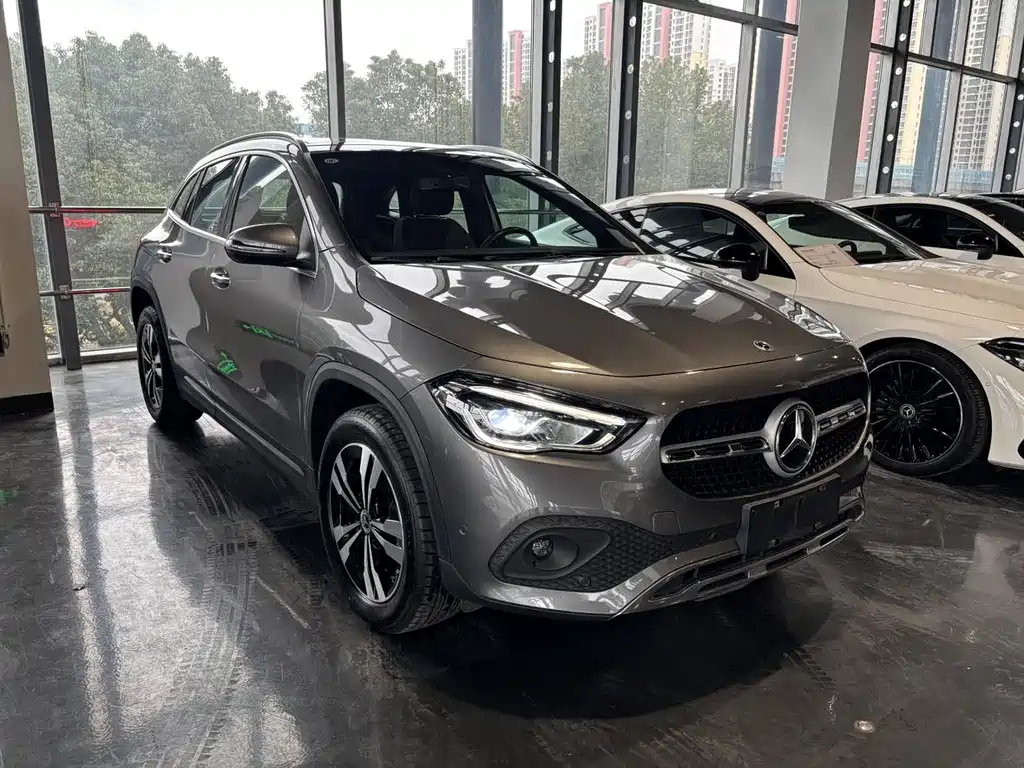 MERCEDES-BENZ GLA