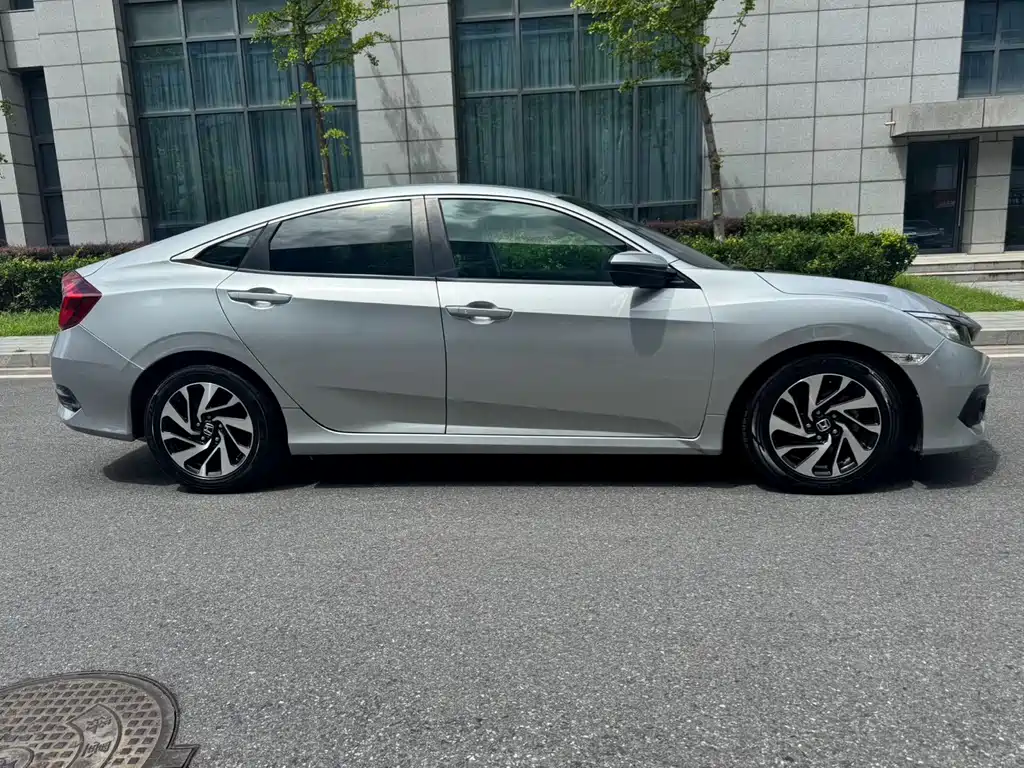 Honda Civic — миниатюра 4