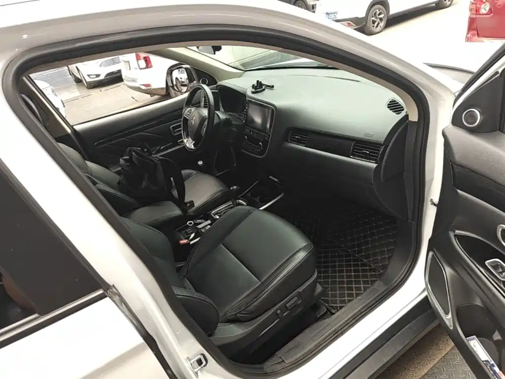 Mitsubishi Outlander — миниатюра 25