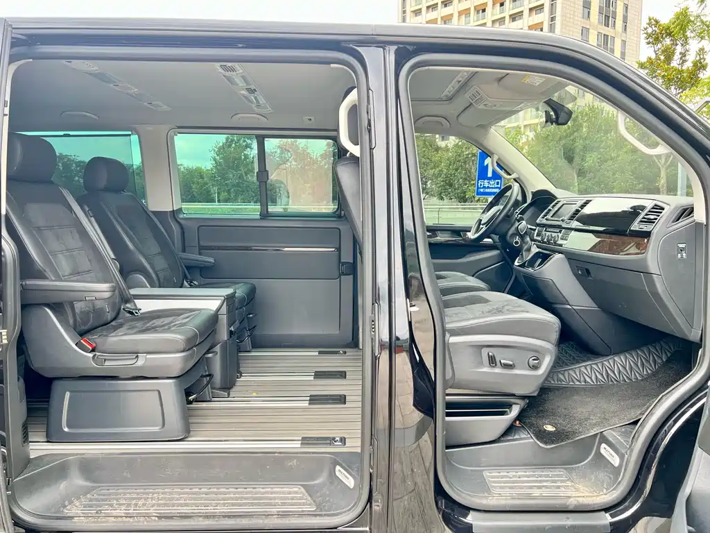 Volkswagen Multivan — миниатюра 10