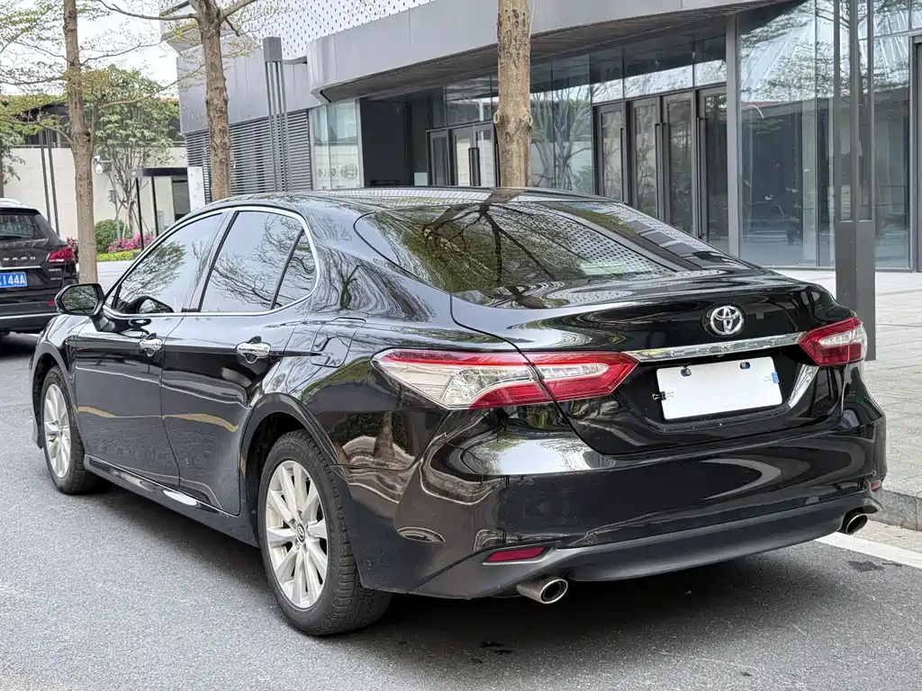 TOYOTA CAMRY