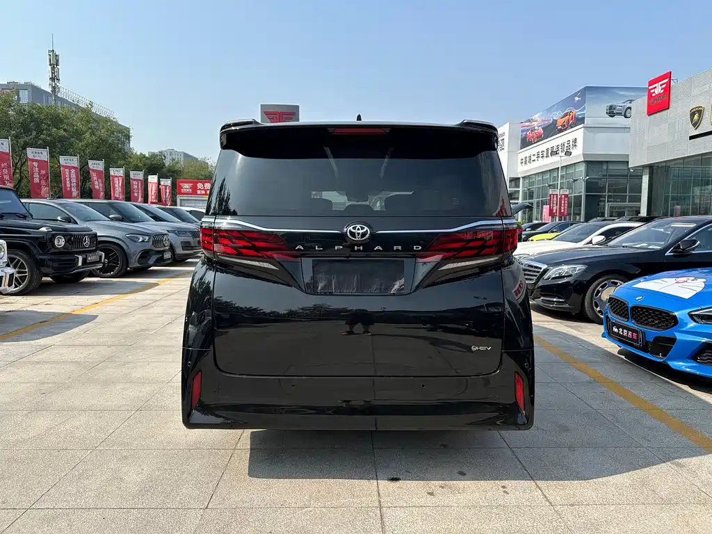 Toyota Alphard — миниатюра 5