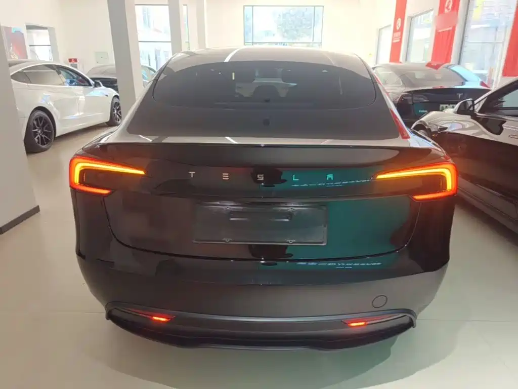 Tesla Model 3 — миниатюра 6