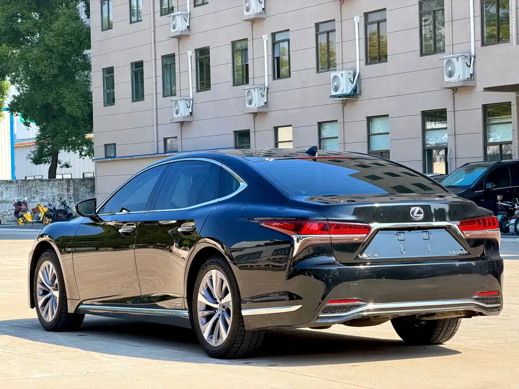 Lexus LS — миниатюра 8