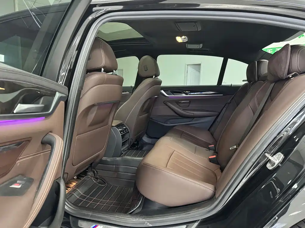 BMW 5 Series — миниатюра 6