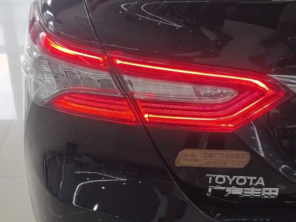 Toyota Camry — миниатюра 5