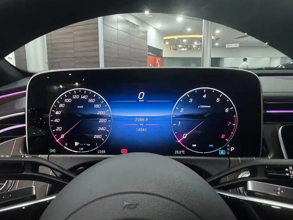Mercedes-Benz E-Class — миниатюра 12