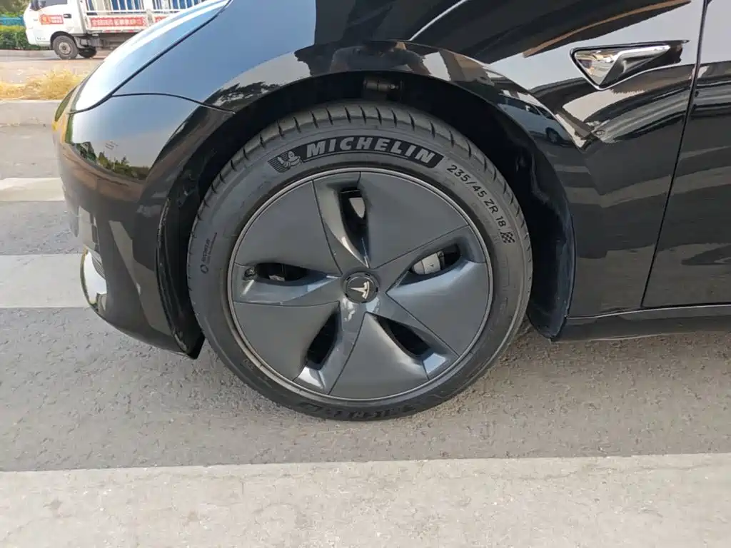 Tesla Model 3 — миниатюра 23
