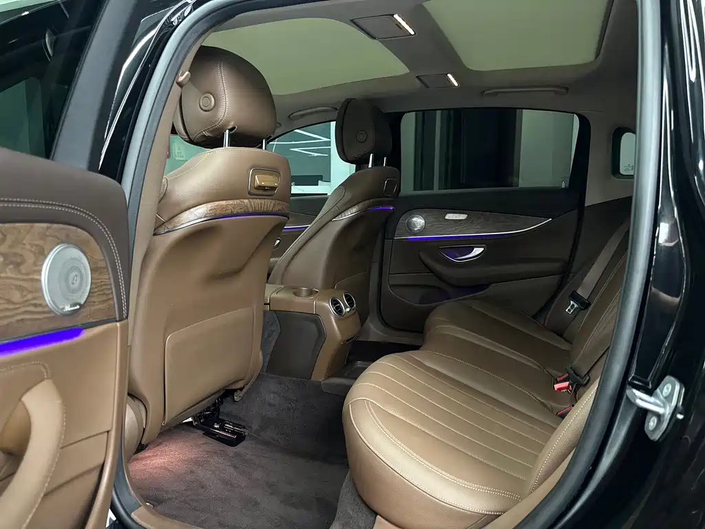 Mercedes-Benz E-Class — миниатюра 9