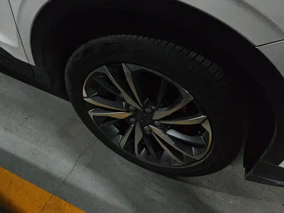 Geely Binyue — миниатюра 6