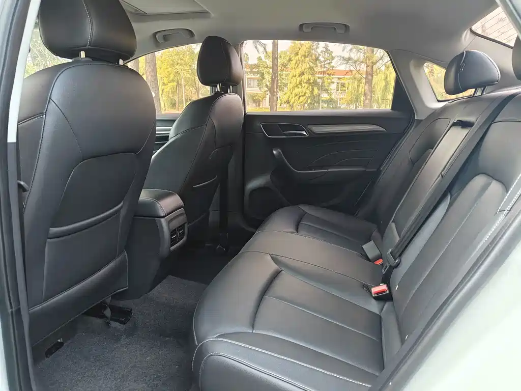 Roewe i6 Classic — миниатюра 10