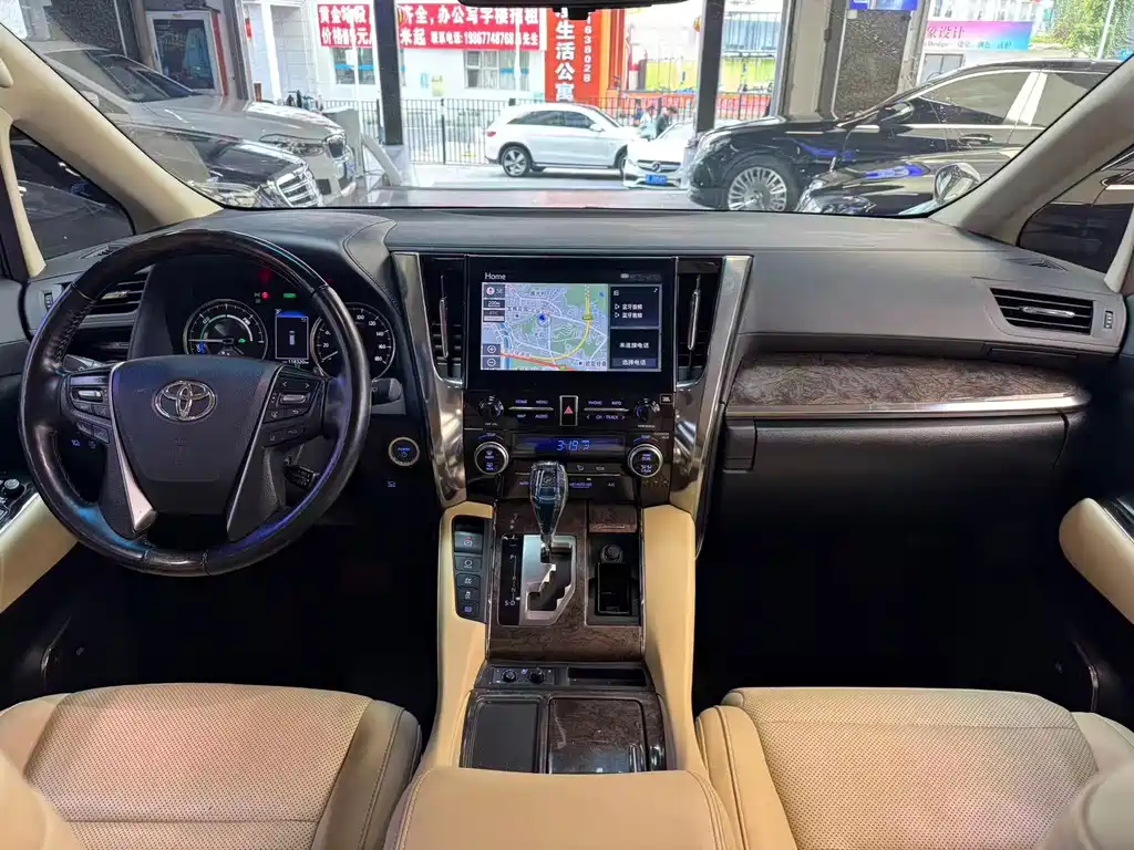 Toyota Vellfire — миниатюра 8