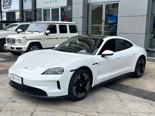 PORSCHE TAYCAN 2024