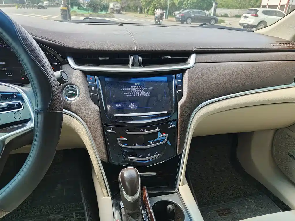 Cadillac XTS — миниатюра 11