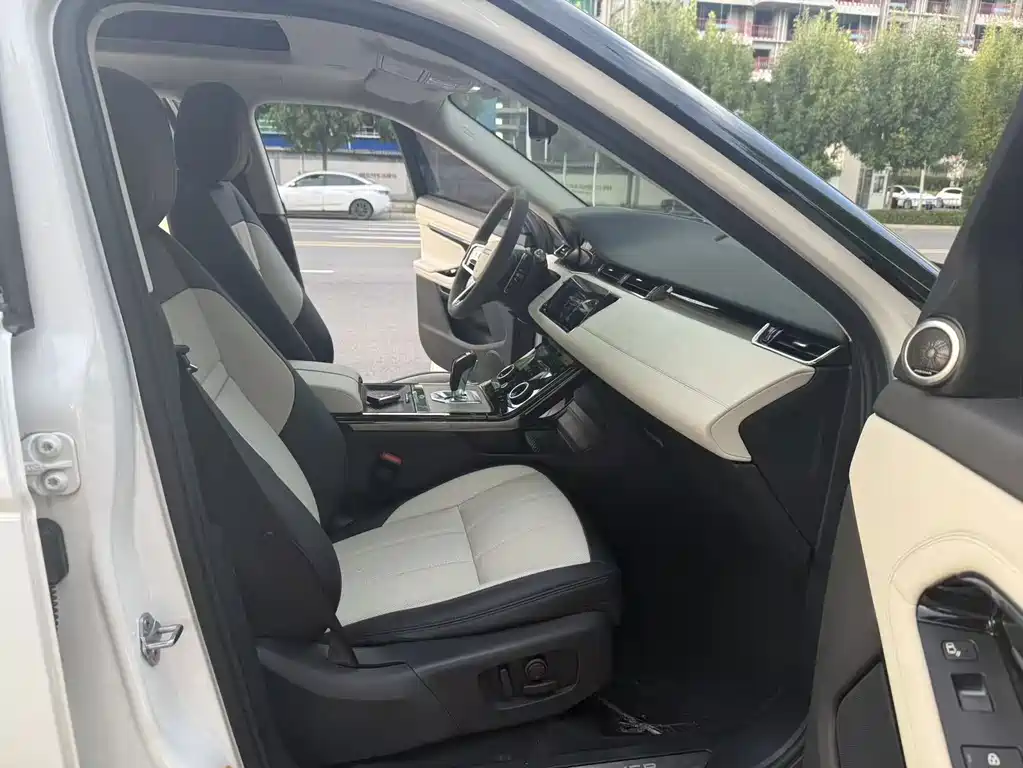 Land Rover Evoque PHEV — миниатюра 9