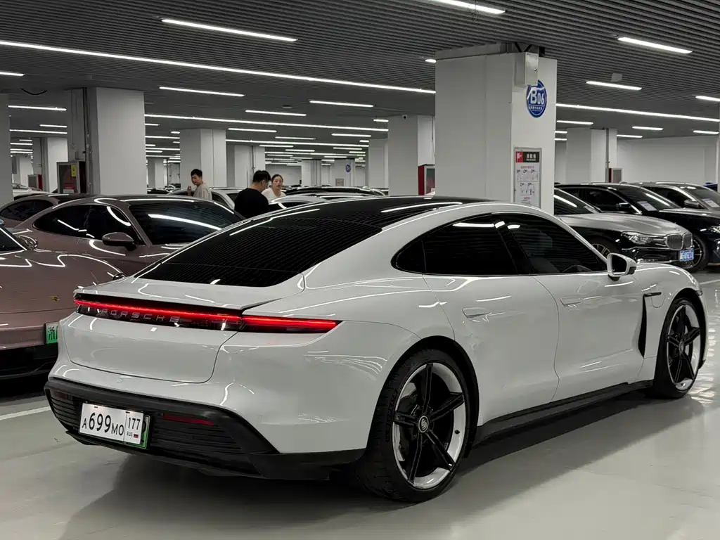 Porsche Taycan — миниатюра 7
