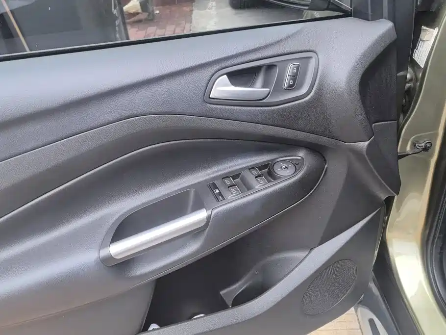 Ford Kuga — миниатюра 7