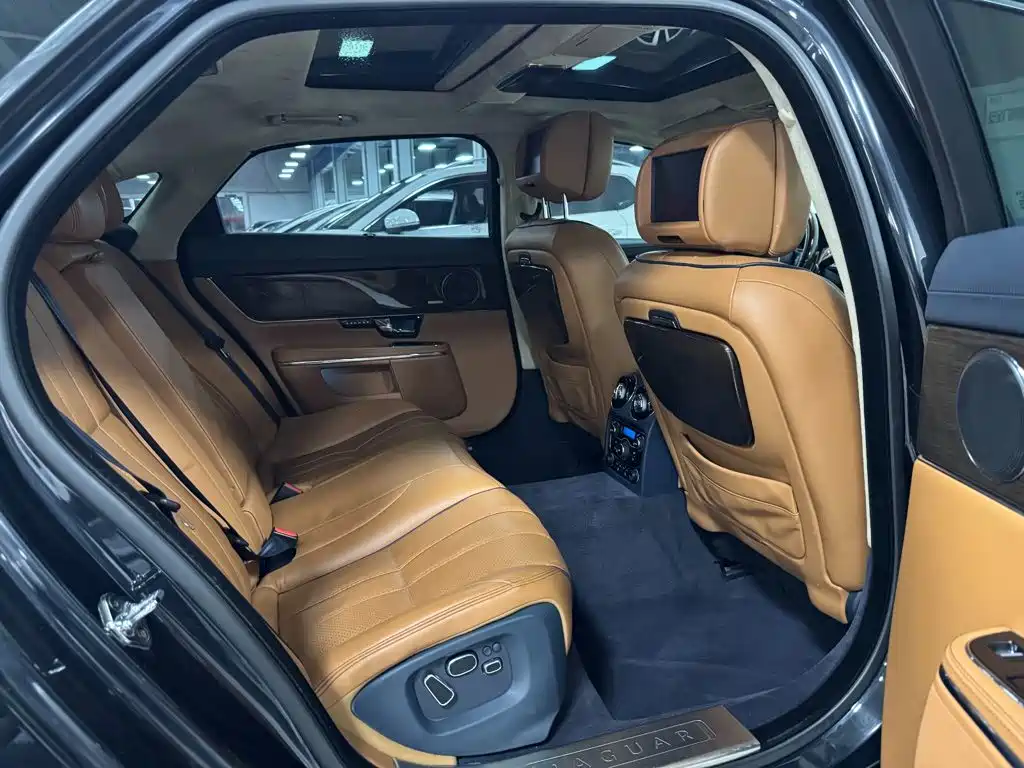 Jaguar XJ — миниатюра 27