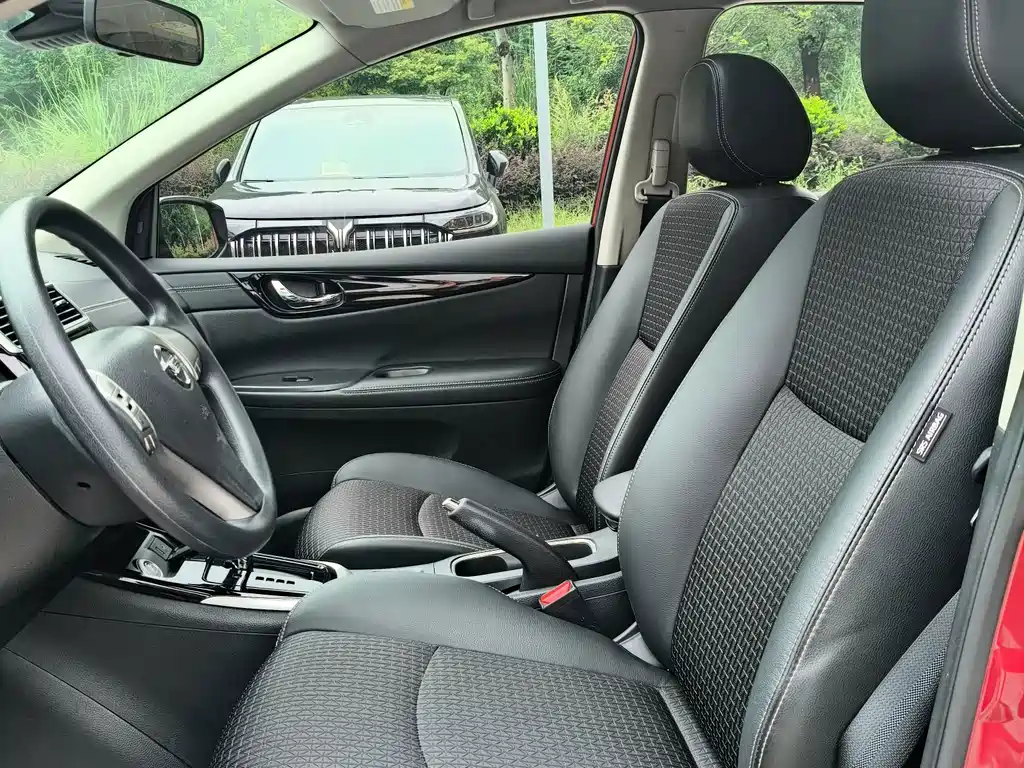 Nissan Tiida — миниатюра 8