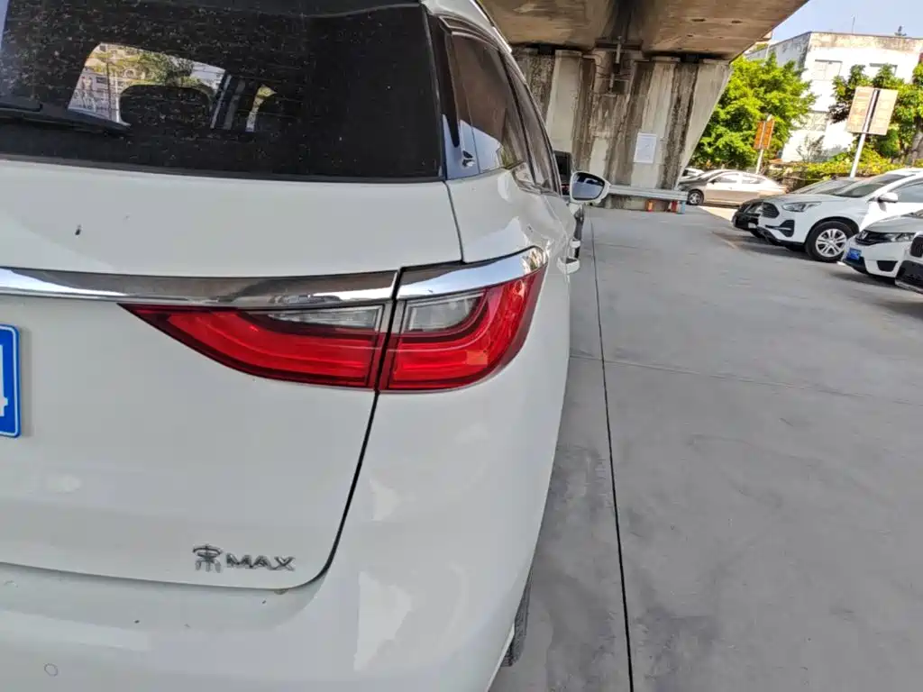 BYD MAX — миниатюра 8