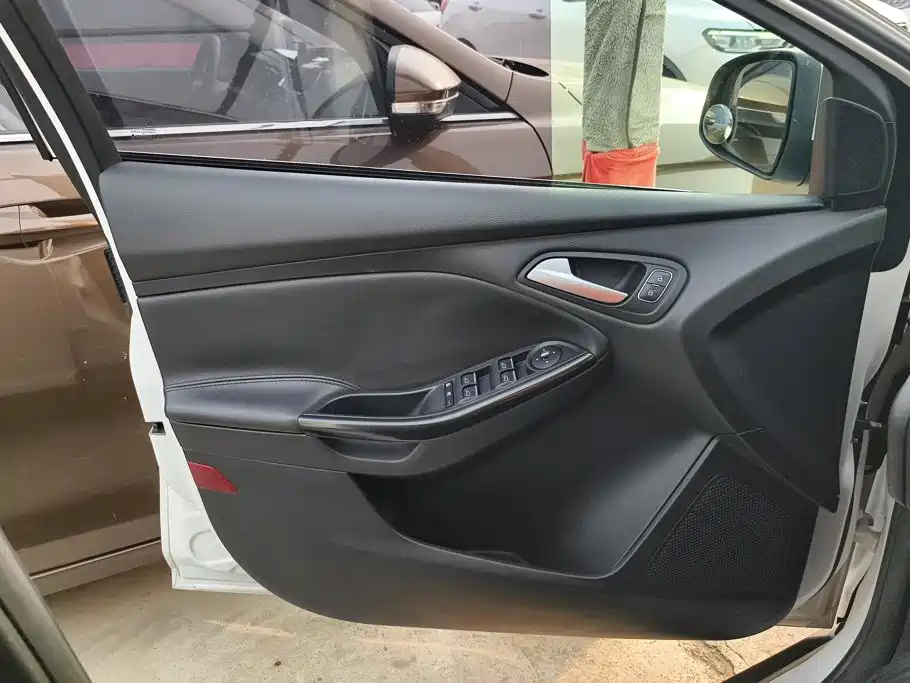 Ford Focus — миниатюра 7