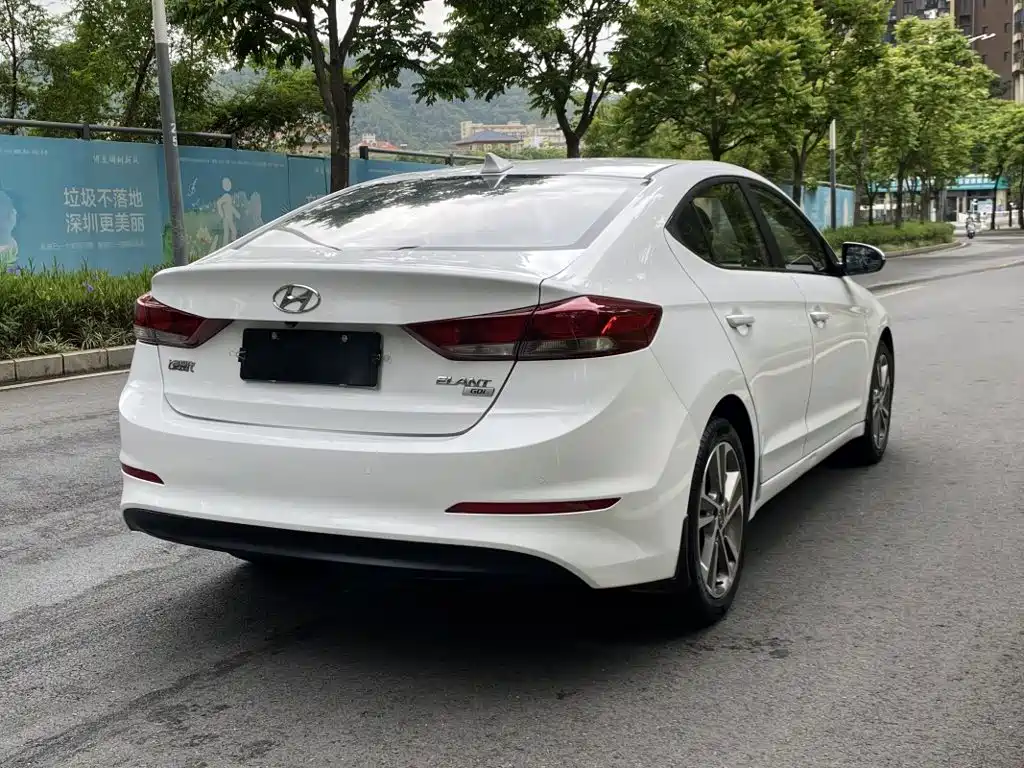 Hyundai Elantra — миниатюра 3