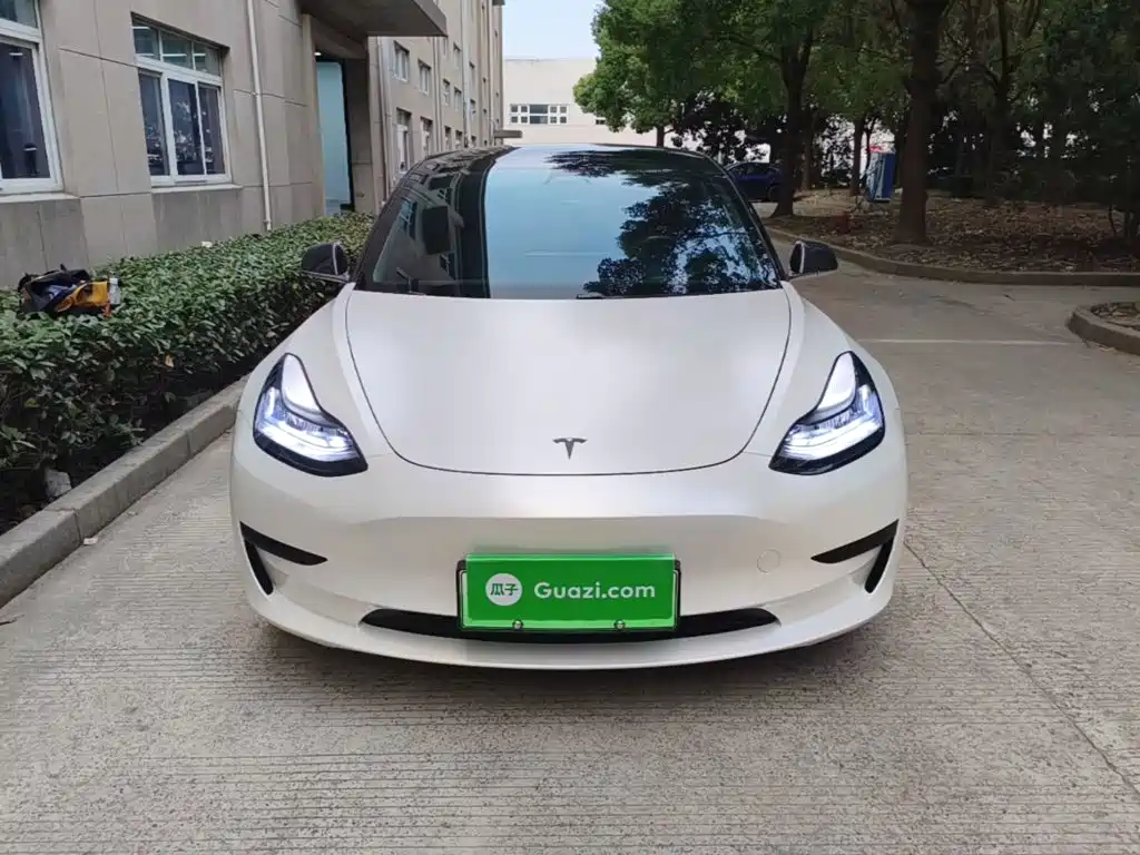 Tesla Model 3 — миниатюра 3