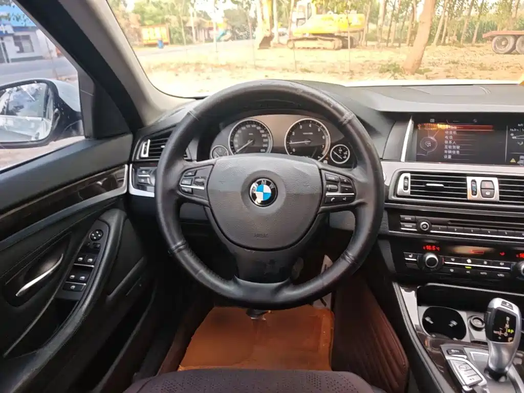 BMW 5 Series — миниатюра 11