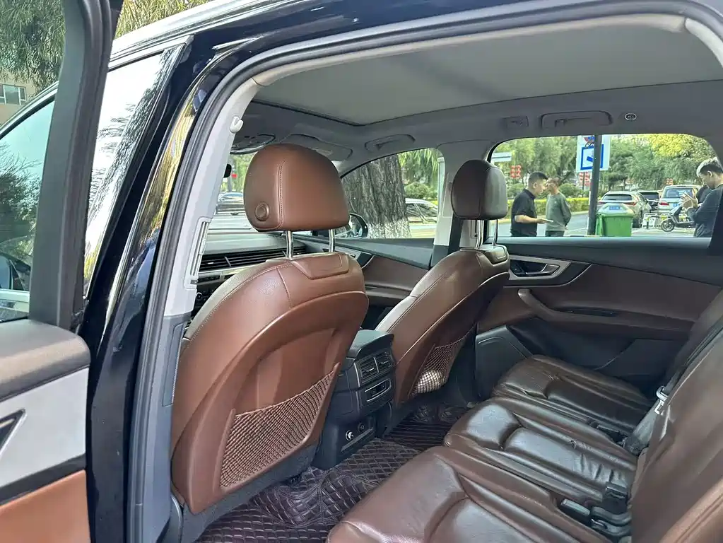 Audi Q7 — миниатюра 9
