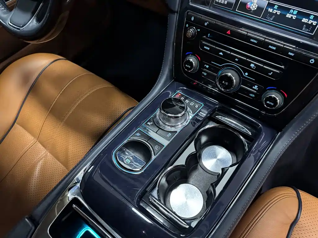 Jaguar XJ — миниатюра 28