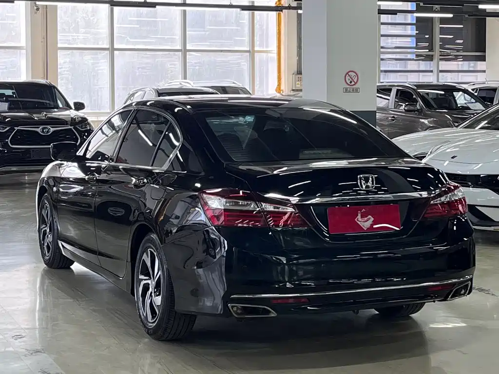 Honda Accord — миниатюра 12