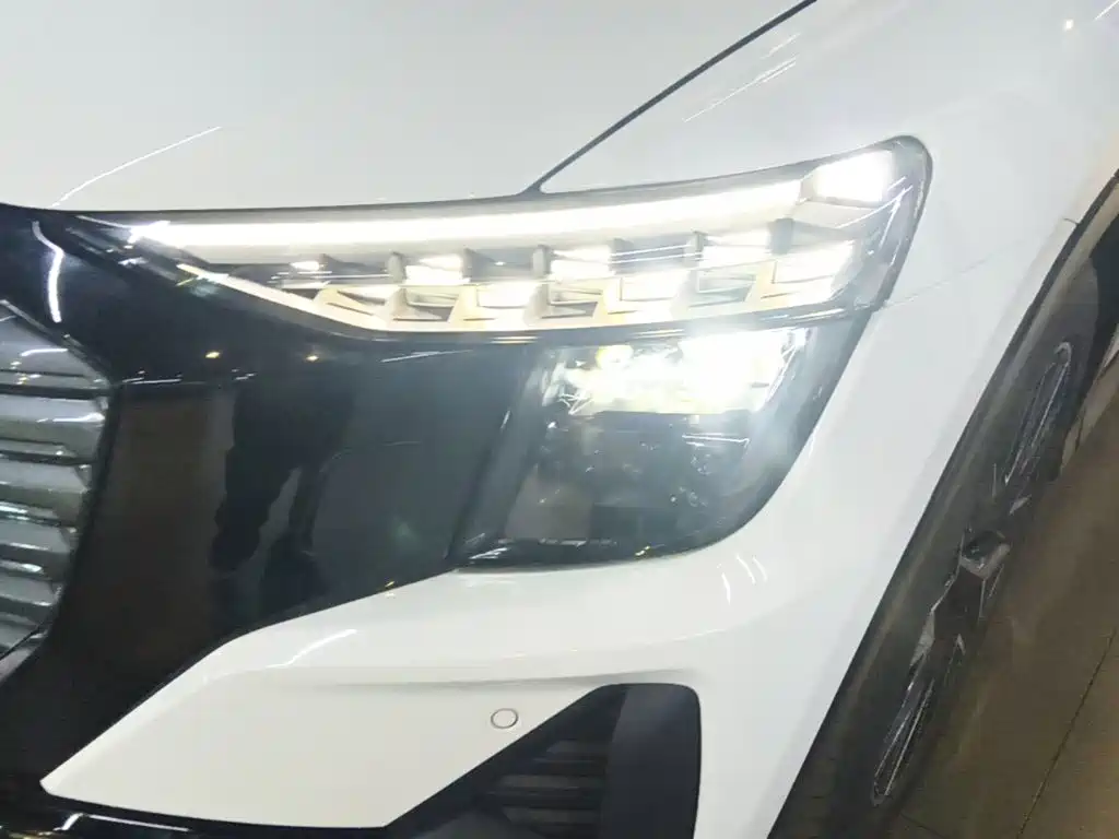 Audi Q5 e-tron — миниатюра 24