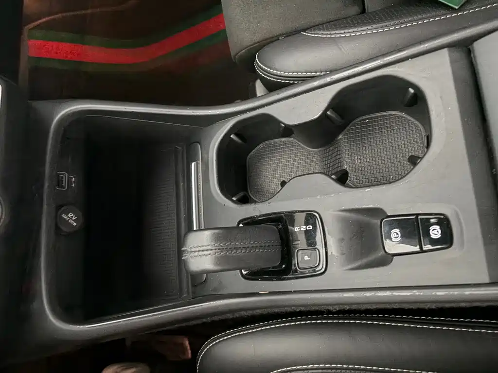 Volvo XC40 — миниатюра 12