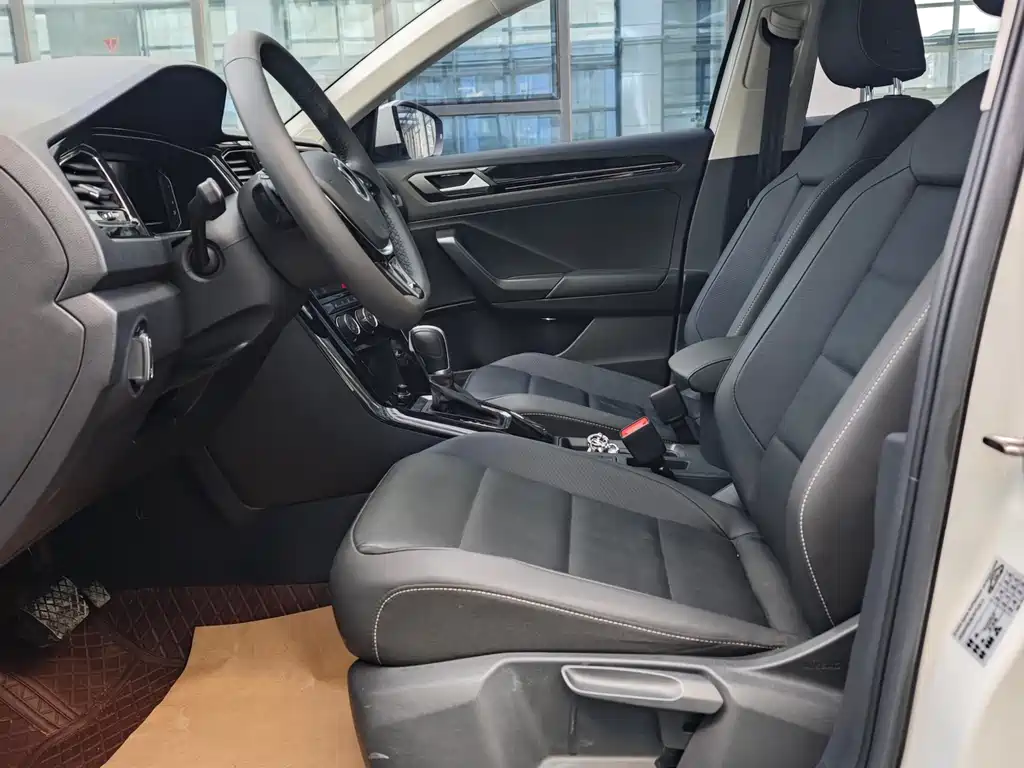 VOLKSWAGEN T ROC EXPLORING SONGS