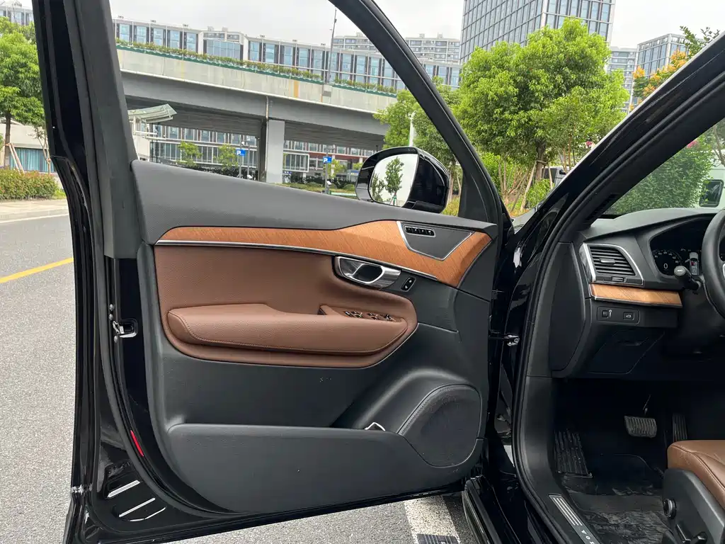 Volvo XC90 — миниатюра 14
