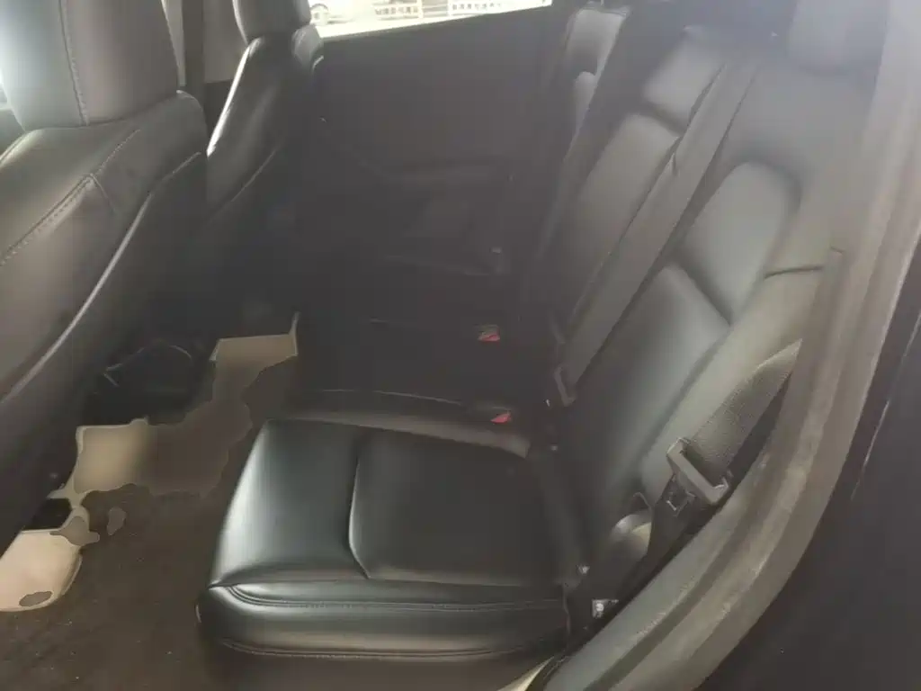 Tesla Model Y — миниатюра 17