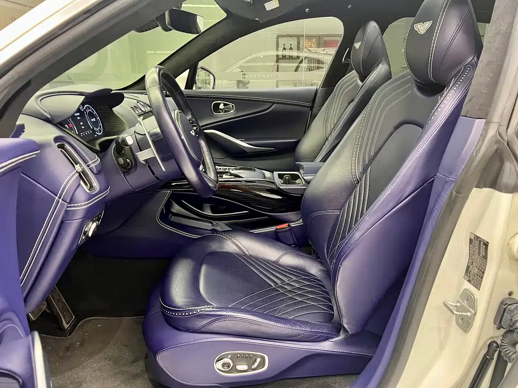 Aston Martin DBX 2021 4.0T V8