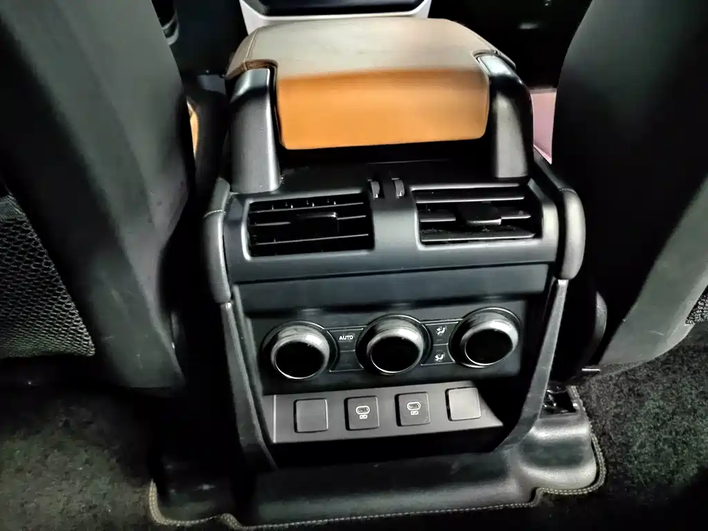 Land Rover Defender — миниатюра 11