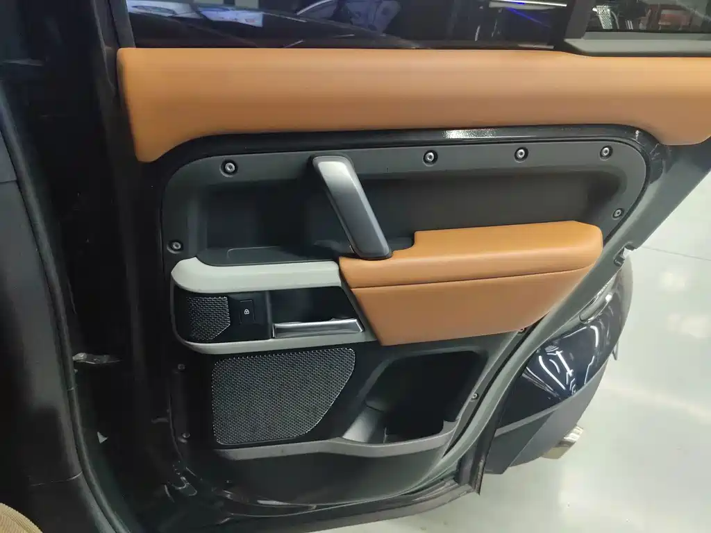 Land Rover Defender — миниатюра 15