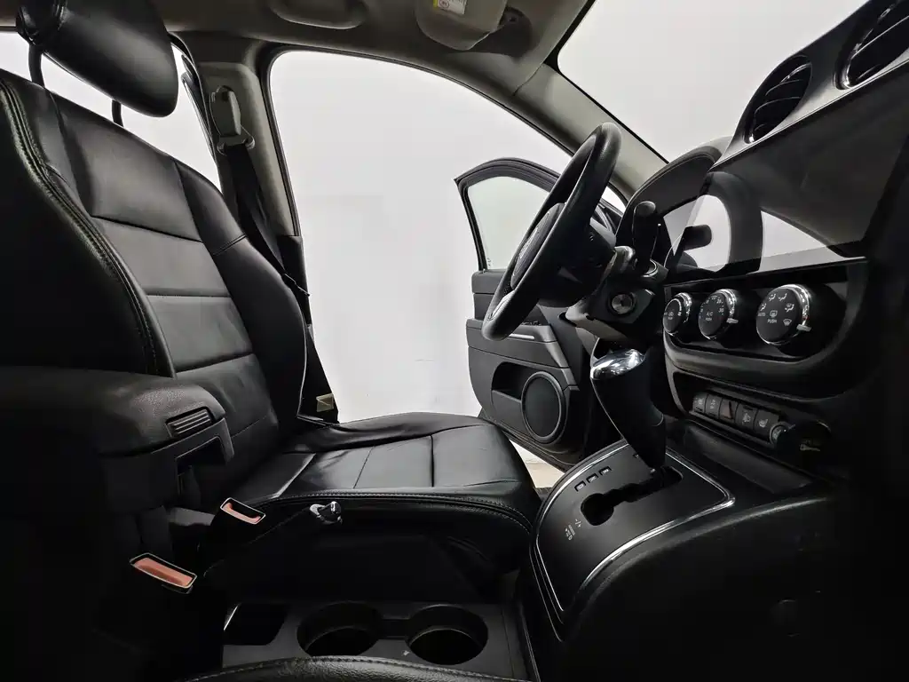 Jeep Compass (Import) — миниатюра 15