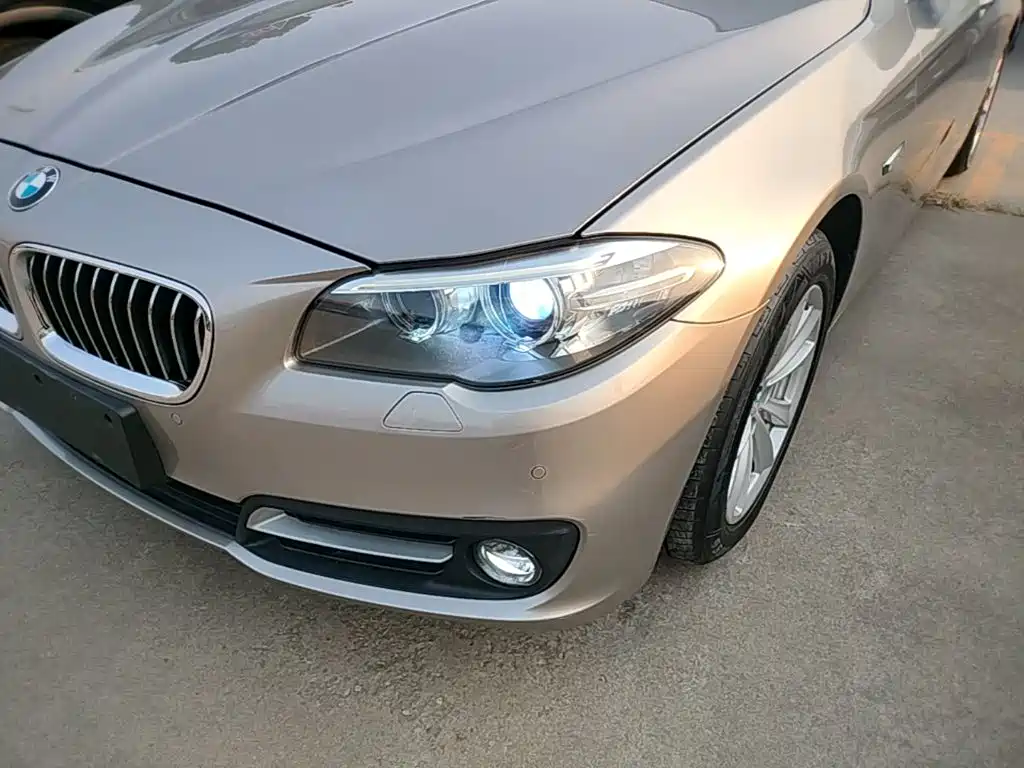 BMW 5 Series — миниатюра 24