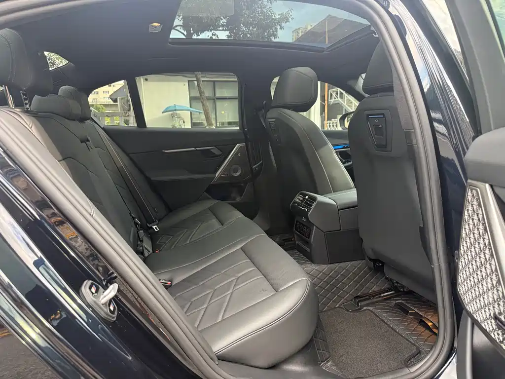 BMW 5 Series (Import) — миниатюра 16